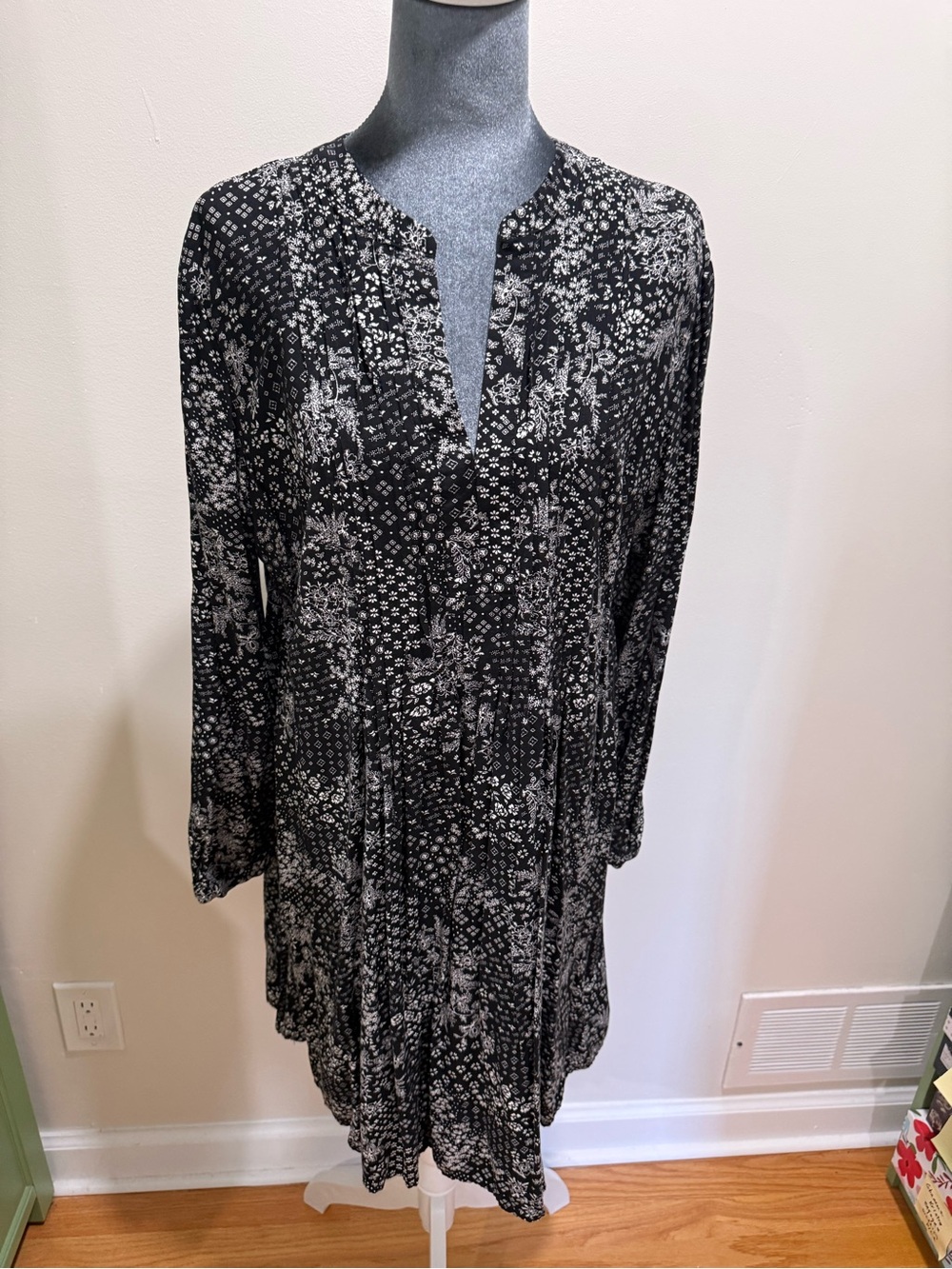Black & White Floral Print Long-Sleeve Women's Dress